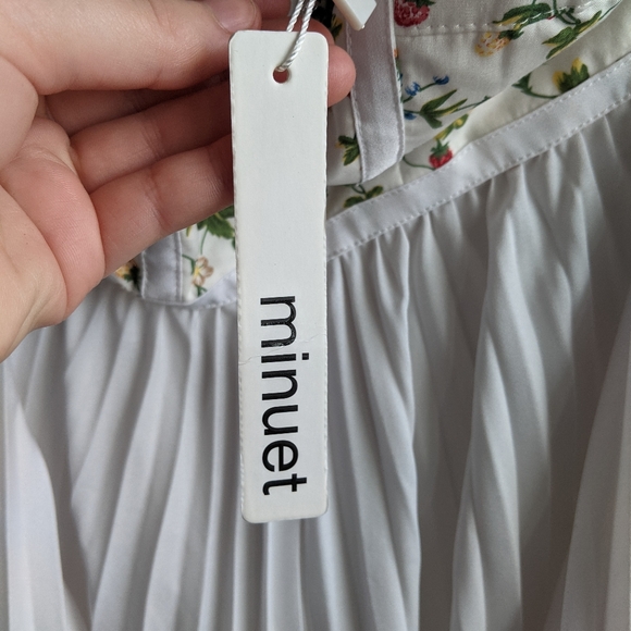 NWT White Formal Strawberry Floral Dress sz Small - Picture 6 of 9